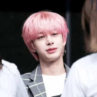 🌩 coréen, homme, cheveux roses, costume gris, célébrité, k-pop, asiatique whatsapp sticker