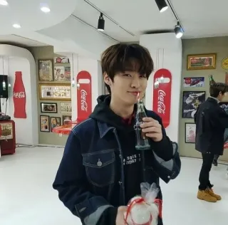 💫 2019 homme, intérieur, décontracté, veste en jean, Coca-Cola, boisson gazeuse telegram sticker