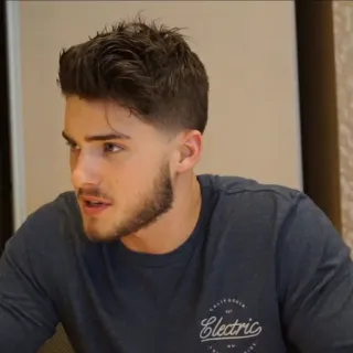 🕴 California man, beard, young, casual, t-shirt telegram sticker