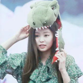 💚 Jennie Kim Jennie, K-pop, Blackpink, Topi Dinosaurus, Idola, Selebriti telegram sticker