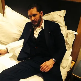 😕 Tom Hardy acteur, homme, costume, célébrité telegram sticker