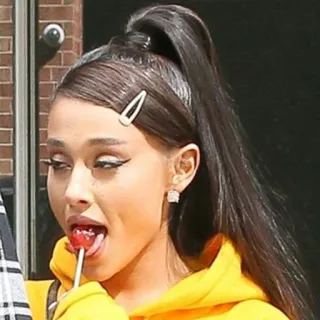 🍭 Ariana Grande cantor, pirulito, celebridade, popstar, rabo de cavalo whatsapp sticker
