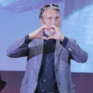 ❤️ Mads Mikkelsen 俳優, ハート, 愛, スーツ, イベント, 有名人 telegram sticker