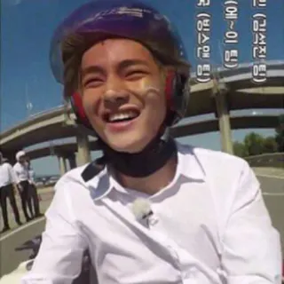 🍁 민(김석진 팀)
(에~이 팀)
국(빙스맨 팀) คน, หมวกกันน็อก, ยิ้ม, ผู้ชาย, เกาหลี telegram sticker