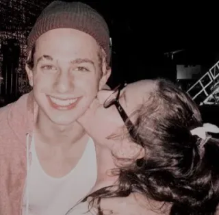 🎼 Charlie Puth celebridad, persona, música, cantante whatsapp sticker