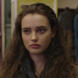 😕 Hannah Baker 13 Reasons Why ritratto, donna, seria, capelli castani, Katherine Langford, personaggio whatsapp sticker