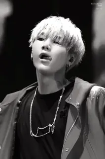 ➰ kpop, penyanyi, musik, pertunjukan, potret, pria, panggung telegram sticker