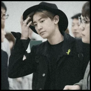 🗞 Chanyeol kpop, idol, singer, hat, airport fashion, korean celebrity whatsapp sticker