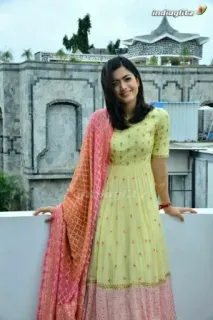 😉 Rashmika Mandanna Indiase actrice, Vrouw, Mode, Jurk, Beroemdheid, Rashmika Mandanna, Portret telegram sticker