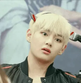 😳 V V, K-pop, BTS, ca sĩ, thần tượng, nhạc sĩ telegram sticker