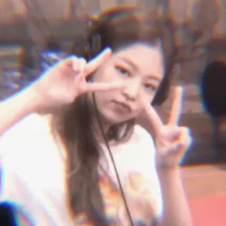 🎠 paix, k-pop, signe de paix, idole, coréen, femme, geste telegram sticker