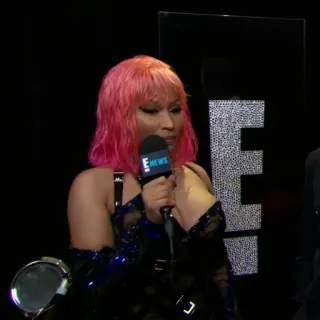 🍣 Nicki Minaj Nicki Minaj, E! News, cheveux roses, rappeur, célébrité telegram sticker