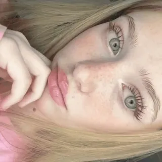 🧺 @wallgif woman, selfie, blonde, portrait, face, aesthetic telegram sticker