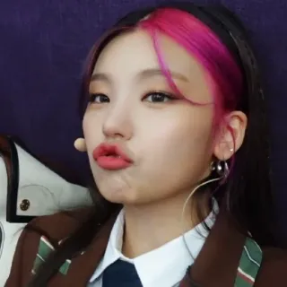 💋 Yeji kpop, yeji, itzy, cantante, idol, mujer, pelo whatsapp sticker