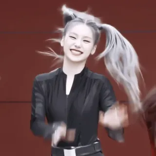 💋 phụ nữ, nụ cười, kpop, cô gái, Yeji, Itzy telegram sticker