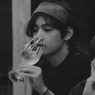 🍷 V BTS, 韩流, 金泰亨, 偶像, 歌手, 艺术家 telegram sticker