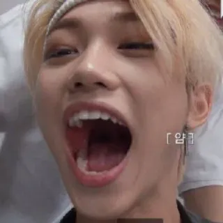 🗣 앙? kpop, otwarte usta, ziewanie, śmieszne, piosenkarz telegram sticker