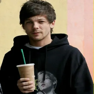 🖤 Louis Tomlinson Луи Томлинсон, певец, One Direction, знаменитость, кофе, худи telegram sticker