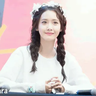 🕊 Yoona Korea, Idola, Penyanyi, Yoona, Mahkota bunga, Kepang whatsapp sticker