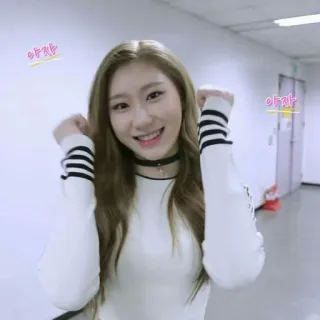 🥰 아자 phụ nữ, Hàn Quốc, nụ cười, tạo dáng, người nổi tiếng telegram sticker