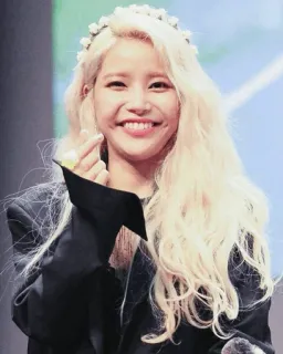 🍭 ผู้หญิง, ผมบลอนด์, ภาพเหมือน, ยิ้ม, kpop, นักร้อง telegram sticker