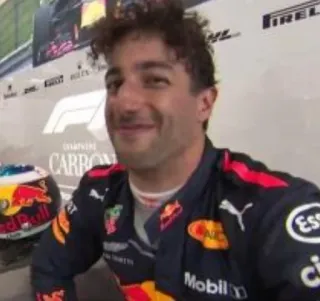 🤐 Daniel Ricciardo Fórmula 1, carreras, Red Bull, piloto, sonriendo telegram sticker