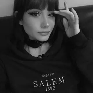 🥀 EMPTYW
SALEM
1692 Салем, ведьма, колдовство, Массачусетс, 1692, история telegram sticker