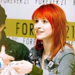 ❤️‍🔥 Hayley Williams TEEN VOGUE Hayley Williams, cantora, Paramore, cabelo ruivo, Teen Vogue, jaqueta jeans telegram sticker