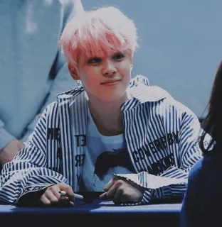 ☁️ HE MASK BY pessoa, cabelo rosa, camisa listrada, escrevendo, K-pop telegram sticker