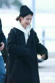 🏹 IU IU, chanteuse coréenne, mode aéroport, célébrité, K-Pop telegram sticker