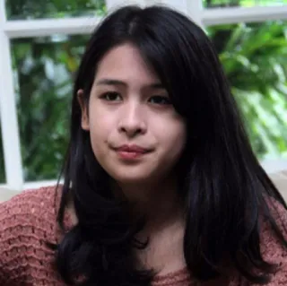 ☹ femme, portrait, personne, cheveux, visage, sourire, brune, asiatique telegram sticker