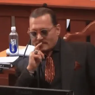 😄 Johnny Depp мужчина, солнцезащитные очки, костюм, актер, знаменитость whatsapp sticker