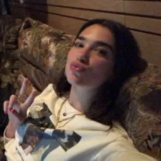✌️ Dua Lipa певец, знак мира, портрет, знаменитость telegram sticker