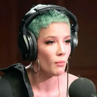 🕊 Halsey 歌手, 音乐家, 艺术家, 名人, 女性, 人, 耳机 telegram sticker