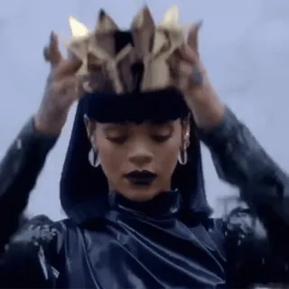 ๐ Rihanna Rihanna, crown, singer, music, style whatsapp sticker