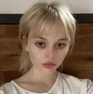 🧊 Frau, Mädchen, blonde Haare, Porträt, jung whatsapp sticker