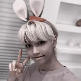 🧹 Felix kpop, idol, orelhas de coelho, fofo, stray kids, felix telegram sticker