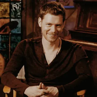 🍂 Klaus Mikaelson The Vampire Diaries ผู้ชาย, ยิ้ม, ภาพเหมือน, ลำลอง, นักแสดง, คนดัง telegram sticker
