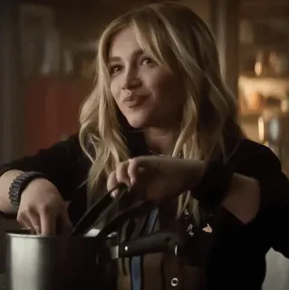 😐 Yelena Belova Hawkeye Marvel, superhéroe, actriz, Florence Pugh, cocina whatsapp sticker