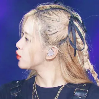 😚 pelo rubio, oreja, perfil, mujer, persona, pelo, belleza telegram sticker