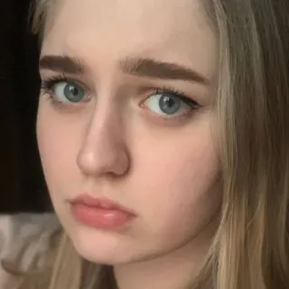 🤨 retrato, cara, pelo rubio, chica, joven, persona, mujer telegram sticker