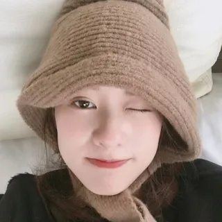 😉 femme, chapeau, hiver, portrait, asiatique, visage, clin d'œil telegram sticker
