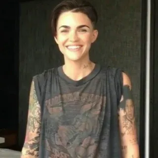 😂 Ruby Rose Ruby Rose, Actriz, Celebridad, Tatuaje, Pelo corto whatsapp sticker