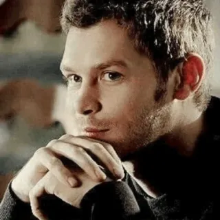 📰 Klaus Mikaelson The Vampire Diaries Klaus Mikaelson, Vampire Diaries, Portrait, Homme, Personnage de série, Vampire telegram sticker