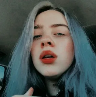 😌 Billie Eilish นักร้อง, นักดนตรี, ภาพเหมือน, ผู้หญิง, คนดัง, ผมสีฟ้า telegram sticker