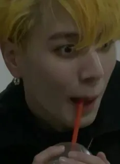 🤤 pria, minum, rambut pirang, wajah terkejut, terkejut, sedotan telegram sticker