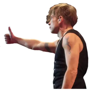 👍 mężczyzna, tatuaż, kciuk w górę, piosenkarz, osoba, portret telegram sticker