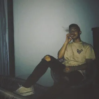 🥀 homme, fumeur, portrait, décontracté, personne, intérieur telegram sticker