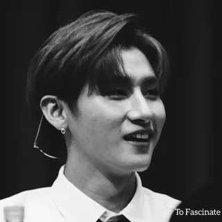 🌑 To Fascinate 肖像, 男人, 人, 黑白, 脸, 微笑 telegram sticker