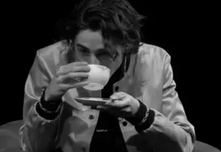 🕳 caffè, bevanda, tazza, bianco e nero, uomo, ritratto telegram sticker